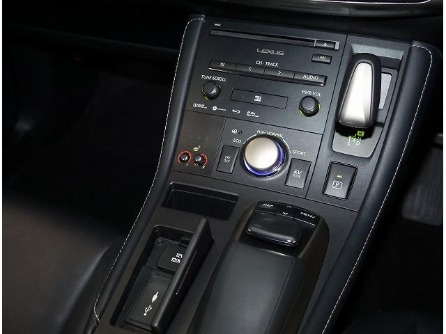 CT CT200h バージョンC 17インチアルミホイール プリクラッシュセーフティーシステム バックモニター スペアタイヤ 本革ステアリング ハンドルヒーター シートヒーター(15枚目)