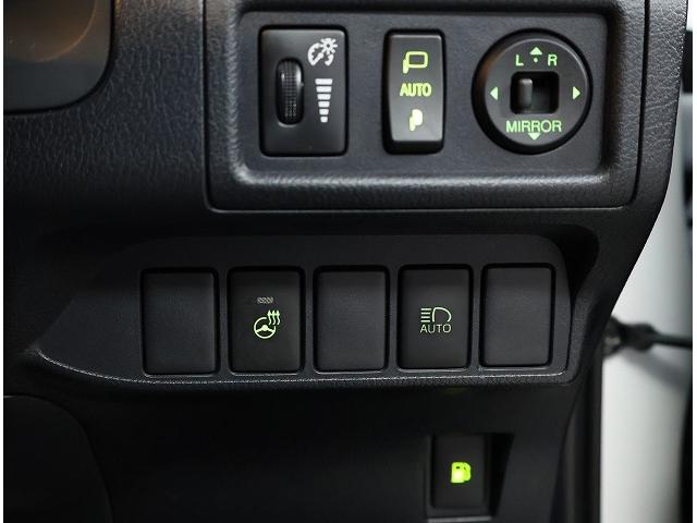 CT CT200h バージョンC 17インチアルミホイール プリクラッシュセーフティーシステム バックモニター スペアタイヤ 本革ステアリング ハンドルヒーター シートヒーター(17枚目)