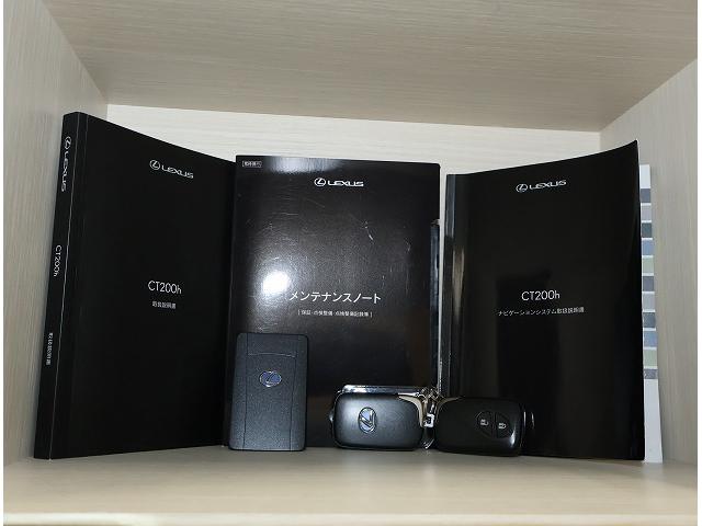 CT CT200h バージョンC 17インチアルミホイール プリクラッシュセーフティーシステム バックモニター スペアタイヤ 本革ステアリング ハンドルヒーター シートヒーター(19枚目)