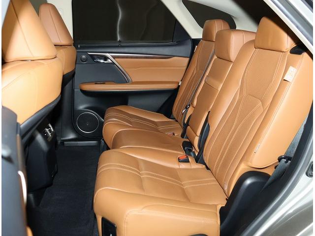 RX RX450hL ロング7人乗り サンルーフ セミアニリン本革シート/インテリアカラーオーカー おくだけ充電 ブレードスキャン式アダプティブハイビームシステム(9枚目)