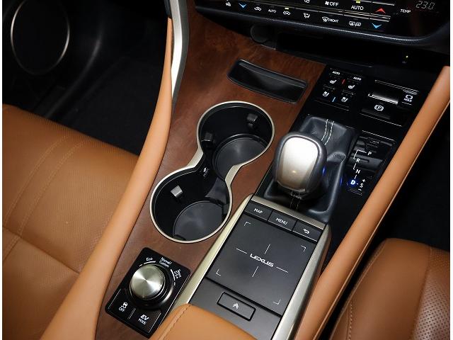 RX RX450hL ロング7人乗り サンルーフ セミアニリン本革シート/インテリアカラーオーカー おくだけ充電 ブレードスキャン式アダプティブハイビームシステム(15枚目)