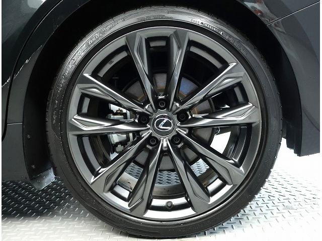 Ｆスポーツ専用１９インチアルミホイール