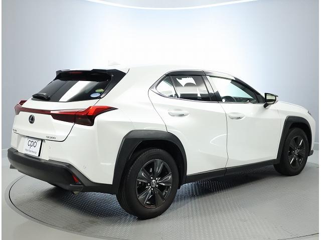 UX UX200 バージョンC ブラインドスポットモニター レクサスセーフティーシステム 17インチアルミホイール(ダークメタリック塗装) L-TEXシート/インテリアカラーコバルト(4枚目)