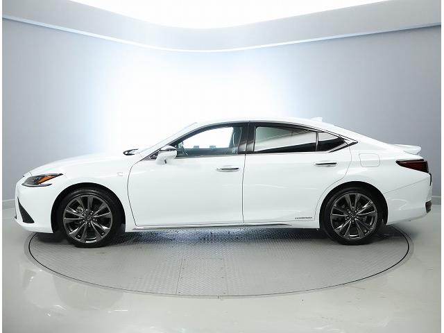 ＥＳ ＥＳ３００ｈ　Ｆスポーツ　マークレビンソンプレミアムサラウンドサウンドシステム　ムーンルーフ　パノラミックビューモニター　デジタルインナーミラー　ヘッドアップディスプレイ（4枚目）