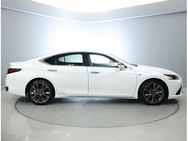 ＥＳ ＥＳ３００ｈ　Ｆスポーツ　マークレビンソンプレミアムサラウンドサウンドシステム　ムーンルーフ　パノラミックビューモニター　デジタルインナーミラー　ヘッドアップディスプレイ（6枚目）