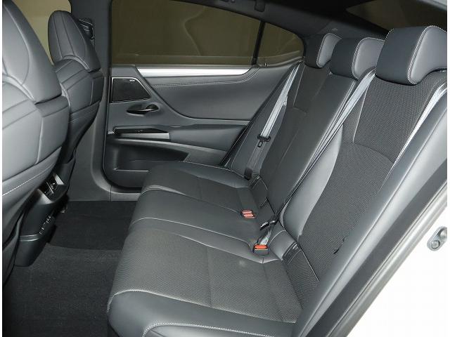 ＥＳ ＥＳ３００ｈ　Ｆスポーツ　マークレビンソンプレミアムサラウンドサウンドシステム　ムーンルーフ　パノラミックビューモニター　デジタルインナーミラー　ヘッドアップディスプレイ（12枚目）