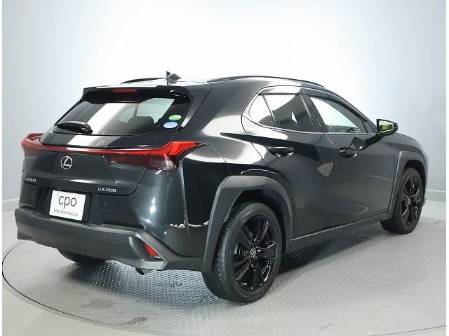 �N���X�^���������e�[�������v���ԗ��̔������X�^�C������w�ۗ������܂��B