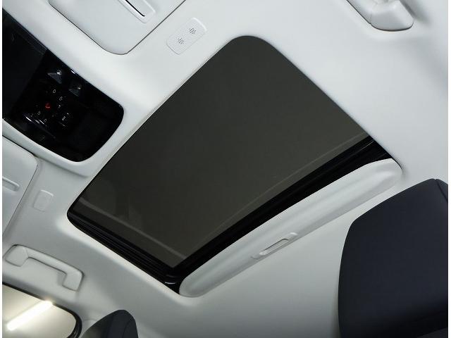 開放感のあるムーンルーフ装備です。