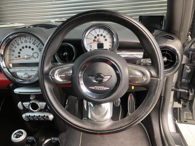 ＭＩＮＩ クーパーＳ　走行７．２万キロ・６速ＭＴ・ジョンクーパーワークスキット組み込み・記録簿・取説・ＡＵＸ・ＥＴＣ・社外１７インチ・レーダー探知機・ハーフレザーシート・キセノン・ヘッドライトウォッシャー・前後フォグランプ（33枚目）