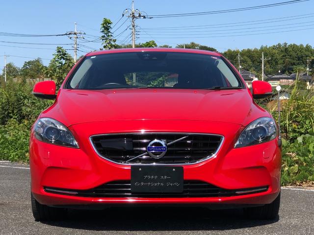 Ｖ４０ Ｔ４　ＳＥ　走行４．０万キロ・カギ２本・取扱説明書・整備記録簿７枚・ＥＴＣ・Ｂｌｕｅｔｏｏｔｈ・地デジＴＶ・純正ナビ・クリアランスソナー・バックカメラ・シートヒーター・オートライト・純正１７インチホイル（5枚目）
