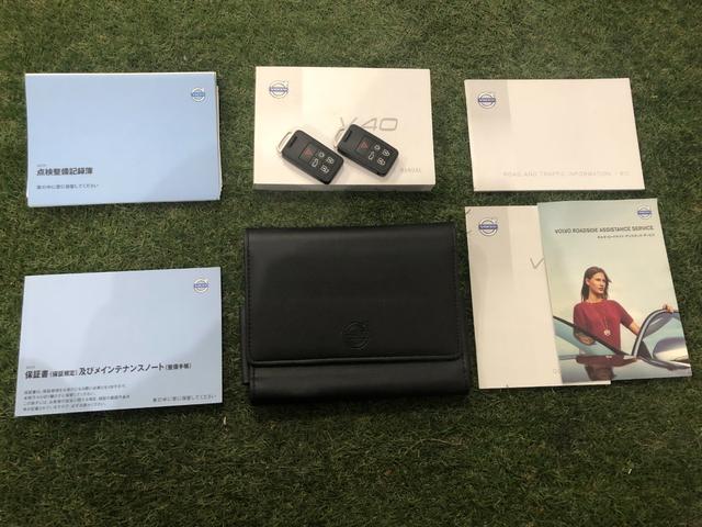 Ｖ４０ Ｔ４　ＳＥ　走行４．０万キロ・カギ２本・取扱説明書・整備記録簿７枚・ＥＴＣ・Ｂｌｕｅｔｏｏｔｈ・地デジＴＶ・純正ナビ・クリアランスソナー・バックカメラ・シートヒーター・オートライト・純正１７インチホイル（79枚目）