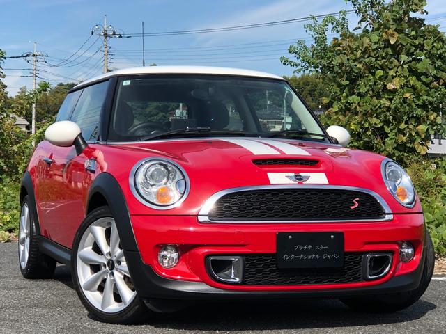 ＭＩＮＩ クーパーＳ　走行５．６万キロ・１オーナー車・禁煙・カギ２本・ディーラー整備記録簿７枚・取扱説明書・ＥＴＣ・キセノン・ヘッドライトウォッシャー・ポータブルナビ・ＴＶ・ＡＵＸ接続・純正１７インチ・ボンネットストライプ（2枚目）