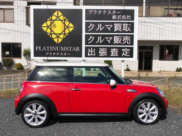ＭＩＮＩ クーパーＳ　走行５．６万キロ・１オーナー車・禁煙・カギ２本・ディーラー整備記録簿７枚・取扱説明書・ＥＴＣ・キセノン・ヘッドライトウォッシャー・ポータブルナビ・ＴＶ・ＡＵＸ接続・純正１７インチ・ボンネットストライプ（3枚目）