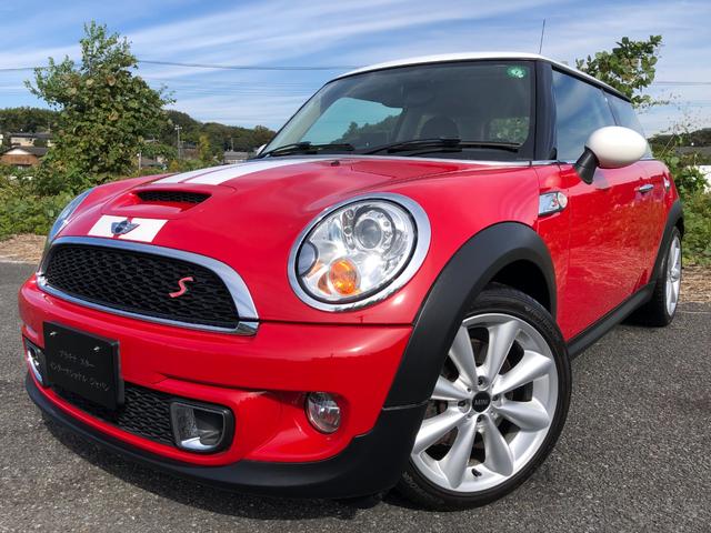 ＭＩＮＩ クーパーＳ　走行５．６万キロ・１オーナー車・禁煙・カギ２本・ディーラー整備記録簿７枚・取扱説明書・ＥＴＣ・キセノン・ヘッドライトウォッシャー・ポータブルナビ・ＴＶ・ＡＵＸ接続・純正１７インチ・ボンネットストライプ（22枚目）