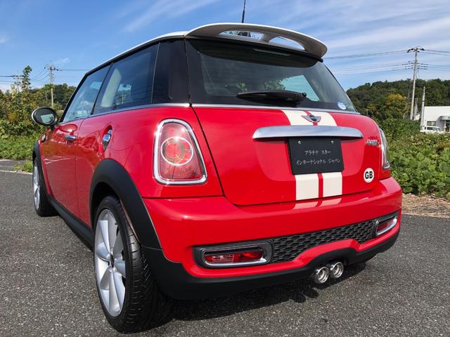 ＭＩＮＩ クーパーＳ　走行５．６万キロ・１オーナー車・禁煙・カギ２本・ディーラー整備記録簿７枚・取扱説明書・ＥＴＣ・キセノン・ヘッドライトウォッシャー・ポータブルナビ・ＴＶ・ＡＵＸ接続・純正１７インチ・ボンネットストライプ（24枚目）