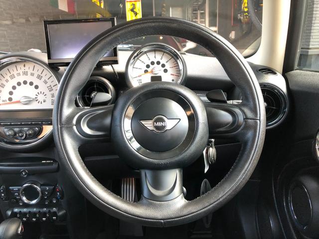 ＭＩＮＩ クーパーＳ　走行５．６万キロ・１オーナー車・禁煙・カギ２本・ディーラー整備記録簿７枚・取扱説明書・ＥＴＣ・キセノン・ヘッドライトウォッシャー・ポータブルナビ・ＴＶ・ＡＵＸ接続・純正１７インチ・ボンネットストライプ（31枚目）