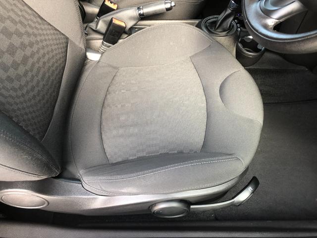 ＭＩＮＩ クーパーＳ　走行５．６万キロ・１オーナー車・禁煙・カギ２本・ディーラー整備記録簿７枚・取扱説明書・ＥＴＣ・キセノン・ヘッドライトウォッシャー・ポータブルナビ・ＴＶ・ＡＵＸ接続・純正１７インチ・ボンネットストライプ（37枚目）