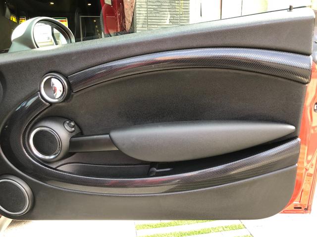 ＭＩＮＩ クーパーＳ　走行５．６万キロ・１オーナー車・禁煙・カギ２本・ディーラー整備記録簿７枚・取扱説明書・ＥＴＣ・キセノン・ヘッドライトウォッシャー・ポータブルナビ・ＴＶ・ＡＵＸ接続・純正１７インチ・ボンネットストライプ（41枚目）