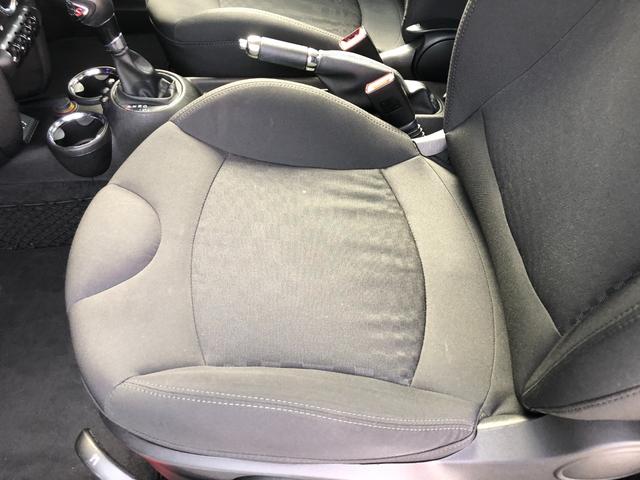 ＭＩＮＩ クーパーＳ　走行５．６万キロ・１オーナー車・禁煙・カギ２本・ディーラー整備記録簿７枚・取扱説明書・ＥＴＣ・キセノン・ヘッドライトウォッシャー・ポータブルナビ・ＴＶ・ＡＵＸ接続・純正１７インチ・ボンネットストライプ（46枚目）