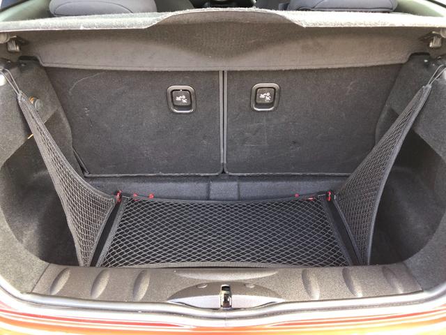 ＭＩＮＩ クーパーＳ　走行５．６万キロ・１オーナー車・禁煙・カギ２本・ディーラー整備記録簿７枚・取扱説明書・ＥＴＣ・キセノン・ヘッドライトウォッシャー・ポータブルナビ・ＴＶ・ＡＵＸ接続・純正１７インチ・ボンネットストライプ（49枚目）