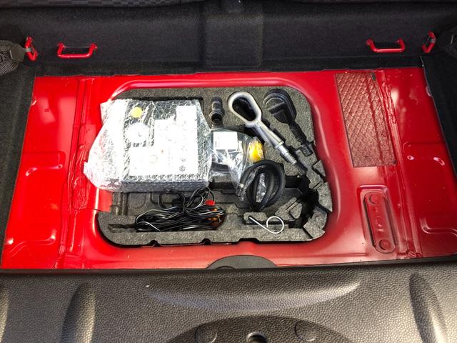 ＭＩＮＩ クーパーＳ　走行５．６万キロ・１オーナー車・禁煙・カギ２本・ディーラー整備記録簿７枚・取扱説明書・ＥＴＣ・キセノン・ヘッドライトウォッシャー・ポータブルナビ・ＴＶ・ＡＵＸ接続・純正１７インチ・ボンネットストライプ（51枚目）