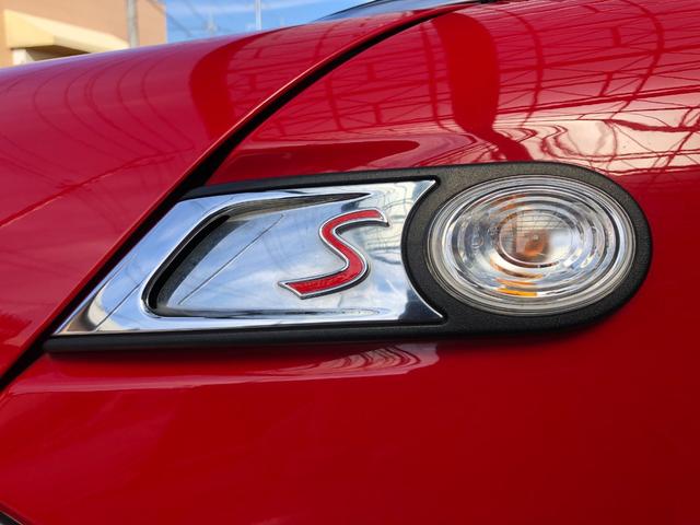 ＭＩＮＩ クーパーＳ　走行５．６万キロ・１オーナー車・禁煙・カギ２本・ディーラー整備記録簿７枚・取扱説明書・ＥＴＣ・キセノン・ヘッドライトウォッシャー・ポータブルナビ・ＴＶ・ＡＵＸ接続・純正１７インチ・ボンネットストライプ（56枚目）