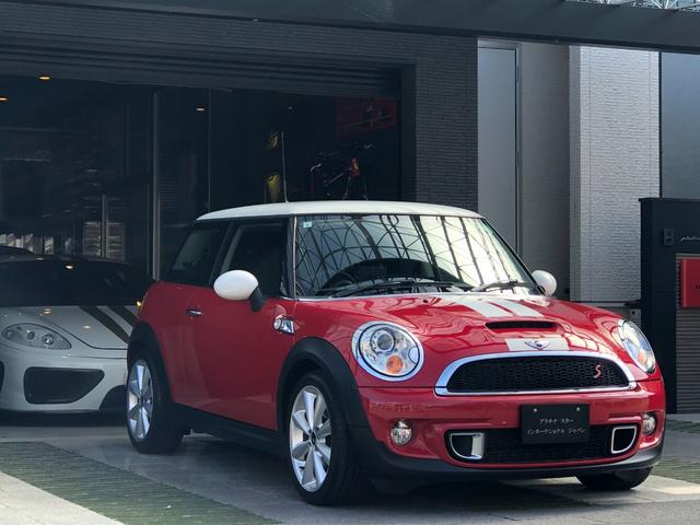 ＭＩＮＩ クーパーＳ　走行５．６万キロ・１オーナー車・禁煙・カギ２本・ディーラー整備記録簿７枚・取扱説明書・ＥＴＣ・キセノン・ヘッドライトウォッシャー・ポータブルナビ・ＴＶ・ＡＵＸ接続・純正１７インチ・ボンネットストライプ（62枚目）