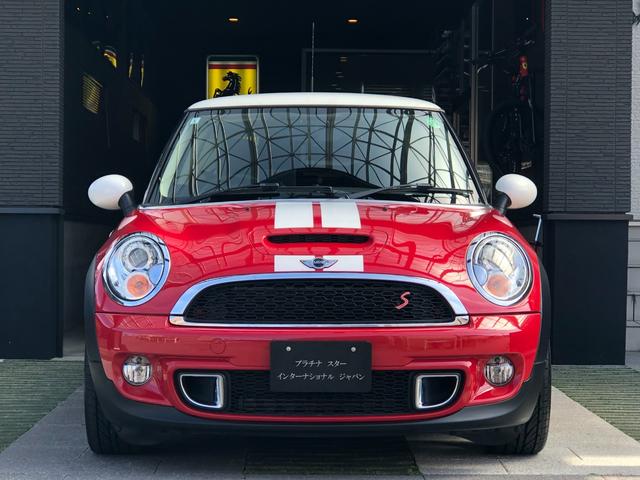 ＭＩＮＩ クーパーＳ　走行５．６万キロ・１オーナー車・禁煙・カギ２本・ディーラー整備記録簿７枚・取扱説明書・ＥＴＣ・キセノン・ヘッドライトウォッシャー・ポータブルナビ・ＴＶ・ＡＵＸ接続・純正１７インチ・ボンネットストライプ（64枚目）