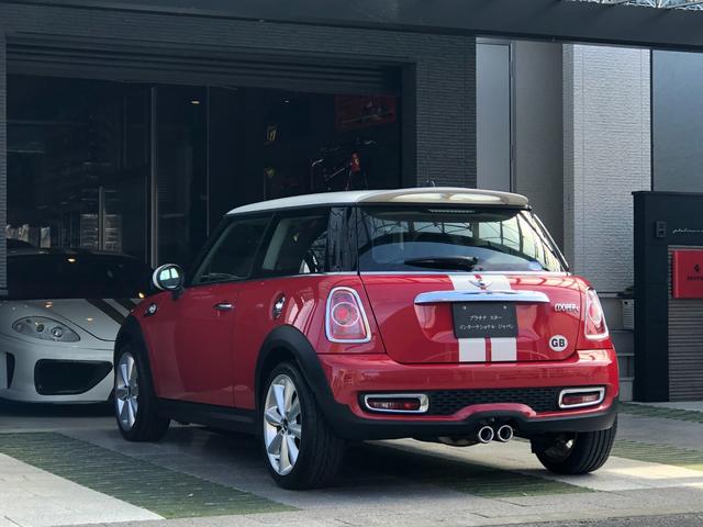 ＭＩＮＩ クーパーＳ　走行５．６万キロ・１オーナー車・禁煙・カギ２本・ディーラー整備記録簿７枚・取扱説明書・ＥＴＣ・キセノン・ヘッドライトウォッシャー・ポータブルナビ・ＴＶ・ＡＵＸ接続・純正１７インチ・ボンネットストライプ（66枚目）