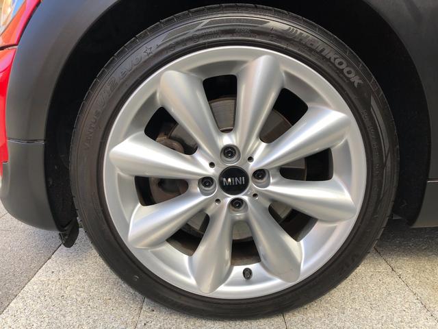 ＭＩＮＩ クーパーＳ　走行５．６万キロ・１オーナー車・禁煙・カギ２本・ディーラー整備記録簿７枚・取扱説明書・ＥＴＣ・キセノン・ヘッドライトウォッシャー・ポータブルナビ・ＴＶ・ＡＵＸ接続・純正１７インチ・ボンネットストライプ（70枚目）