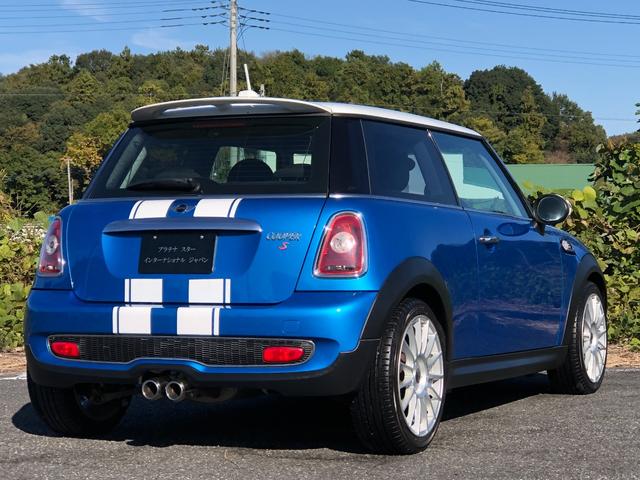ＭＩＮＩ クーパーＳ　走行４．７万キロ・禁煙・カギ２本・整備記録簿５枚・取扱説明書・ＯＺ１７インチアルミ・ＥＴＣ２．０・ＡＵＸ接続・キセノン・ヘッドライトウォッシャー・ＣＤ・ラジオ・ボンネットストライプ・ドラレコ（6枚目）