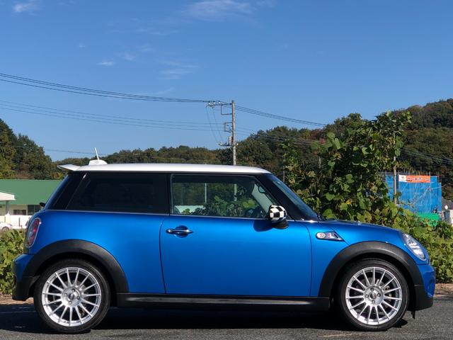 ＭＩＮＩ クーパーＳ　走行４．７万キロ・禁煙・カギ２本・整備記録簿５枚・取扱説明書・ＯＺ１７インチアルミ・ＥＴＣ２．０・ＡＵＸ接続・キセノン・ヘッドライトウォッシャー・ＣＤ・ラジオ・ボンネットストライプ・ドラレコ（11枚目）