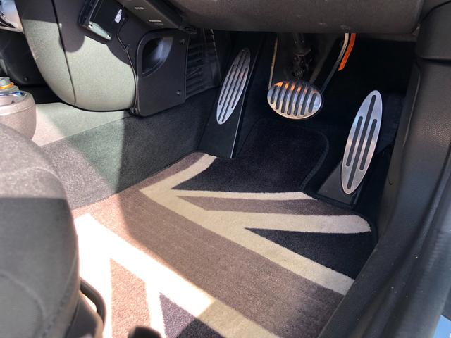 ＭＩＮＩ クーパーＳ　走行４．７万キロ・禁煙・カギ２本・整備記録簿５枚・取扱説明書・ＯＺ１７インチアルミ・ＥＴＣ２．０・ＡＵＸ接続・キセノン・ヘッドライトウォッシャー・ＣＤ・ラジオ・ボンネットストライプ・ドラレコ（16枚目）