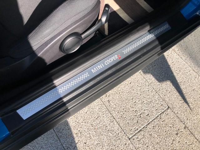 ＭＩＮＩ クーパーＳ　走行４．７万キロ・禁煙・カギ２本・整備記録簿５枚・取扱説明書・ＯＺ１７インチアルミ・ＥＴＣ２．０・ＡＵＸ接続・キセノン・ヘッドライトウォッシャー・ＣＤ・ラジオ・ボンネットストライプ・ドラレコ（43枚目）