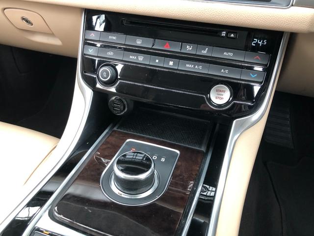 ＸＦ ピュア　禁煙・カギ２本・１オーナー車・ディーラー整備記録簿７枚・取扱説明書・純正ナビ・地デジＴＶ・バックカメラ・クリアランスソナー・キセノン・ヘッドライトウォッシャー・純正１８インチ・本革シート・シートヒター（37枚目）