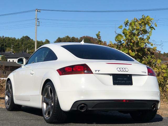 TTクーペ 2.0TFSI 禁煙・カギ2本・記録簿・純正HDDナビ・Bluetooth・地デジTV・バックカメラ・取説・本革シート・シートヒーター・純正オプション19インチアルミ・キセノン・ヘッドライトウォッシャー・パドルシフト(7枚目)