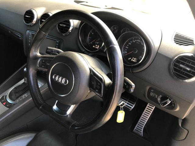 TTクーペ 2.0TFSI 禁煙・カギ2本・記録簿・純正HDDナビ・Bluetooth・地デジTV・バックカメラ・取説・本革シート・シートヒーター・純正オプション19インチアルミ・キセノン・ヘッドライトウォッシャー・パドルシフト(32枚目)