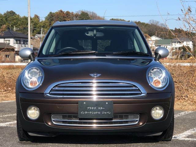 ＭＩＮＩ クーパー　クラブマン　６速ＭＴ・禁煙・ＥＴＣ・ＡＵＸ・ＣＤ・ラジオ・電動格納ミラー・純正１５インチ・プライバシーガラスリア３面・キセノン・ヘッドライトウォッシャー・プッシュスタート・１．６リッター４気筒　直噴ＮＡエンジン（5枚目）