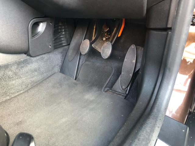 ＭＩＮＩ クーパー　クラブマン　６速ＭＴ・禁煙・ＥＴＣ・ＡＵＸ・ＣＤ・ラジオ・電動格納ミラー・純正１５インチ・プライバシーガラスリア３面・キセノン・ヘッドライトウォッシャー・プッシュスタート・１．６リッター４気筒　直噴ＮＡエンジン（14枚目）