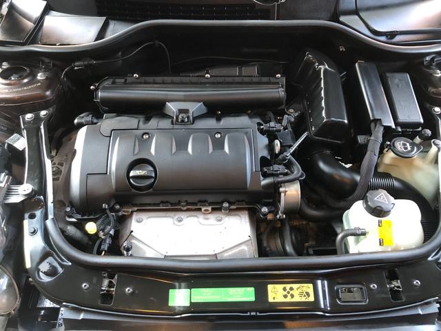 ＭＩＮＩ クーパー　クラブマン　６速ＭＴ・禁煙・ＥＴＣ・ＡＵＸ・ＣＤ・ラジオ・電動格納ミラー・純正１５インチ・プライバシーガラスリア３面・キセノン・ヘッドライトウォッシャー・プッシュスタート・１．６リッター４気筒　直噴ＮＡエンジン（17枚目）