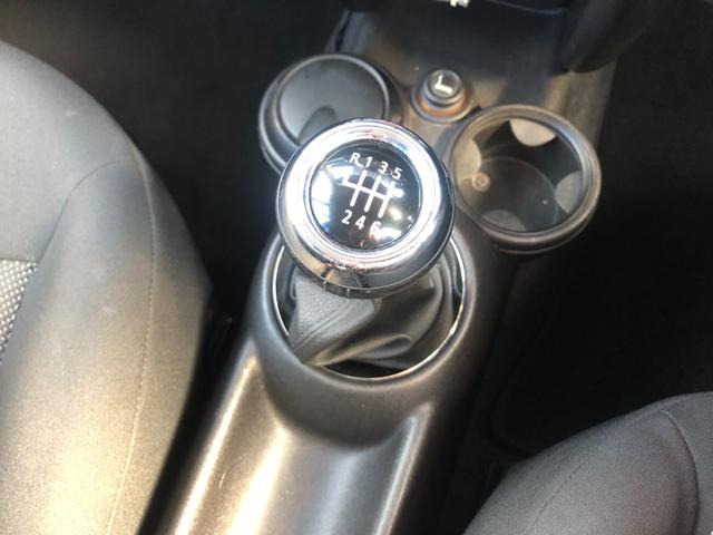 ＭＩＮＩ クーパー　クラブマン　６速ＭＴ・禁煙・ＥＴＣ・ＡＵＸ・ＣＤ・ラジオ・電動格納ミラー・純正１５インチ・プライバシーガラスリア３面・キセノン・ヘッドライトウォッシャー・プッシュスタート・１．６リッター４気筒　直噴ＮＡエンジン（33枚目）