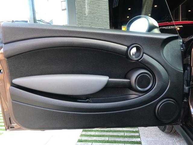 ＭＩＮＩ クーパー　クラブマン　６速ＭＴ・禁煙・ＥＴＣ・ＡＵＸ・ＣＤ・ラジオ・電動格納ミラー・純正１５インチ・プライバシーガラスリア３面・キセノン・ヘッドライトウォッシャー・プッシュスタート・１．６リッター４気筒　直噴ＮＡエンジン（42枚目）