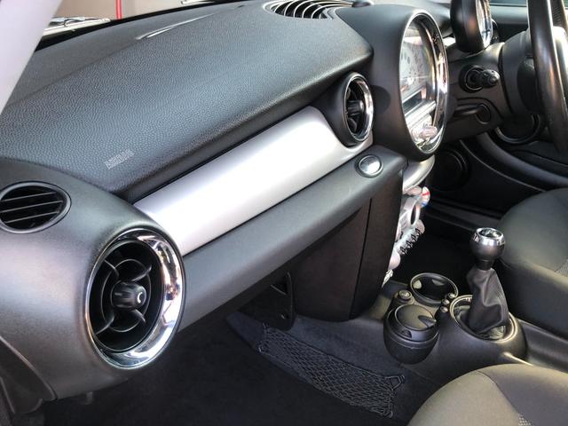 ＭＩＮＩ クーパー　クラブマン　６速ＭＴ・禁煙・ＥＴＣ・ＡＵＸ・ＣＤ・ラジオ・電動格納ミラー・純正１５インチ・プライバシーガラスリア３面・キセノン・ヘッドライトウォッシャー・プッシュスタート・１．６リッター４気筒　直噴ＮＡエンジン（43枚目）
