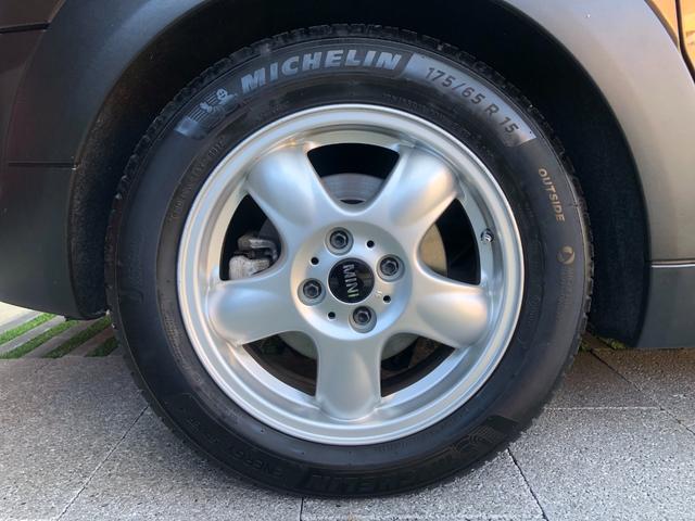 ＭＩＮＩ クーパー　クラブマン　６速ＭＴ・禁煙・ＥＴＣ・ＡＵＸ・ＣＤ・ラジオ・電動格納ミラー・純正１５インチ・プライバシーガラスリア３面・キセノン・ヘッドライトウォッシャー・プッシュスタート・１．６リッター４気筒　直噴ＮＡエンジン（73枚目）