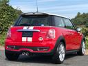 ＭＩＮＩ クーパーＳ　走行５．６万キロ・１オーナー車・禁煙・カギ２本・ディーラー整備記録簿７枚・取扱説明書・ＥＴＣ・キセノン・ヘッドライトウォッシャー・ポータブルナビ・ＴＶ・ＡＵＸ接続・純正１７インチ・ボンネットストライプ（6枚目）