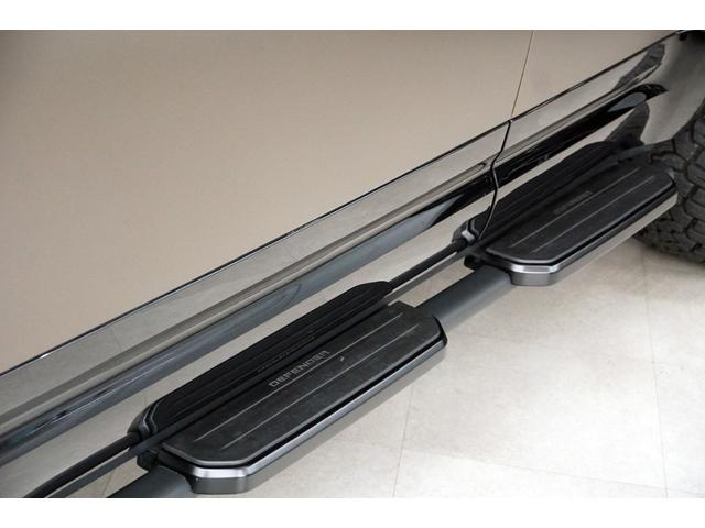 ディフェンダー １１０Ｘ－ダイナミックＳＥ　Ｄ３００　純正サテンプロテクティブフィルム／ＢＣ　ＦＯＲＧＥＤ２０インチ／ＰＬＵＭＢ　バンパーガード・ルーフラック・ラダー／エアサス／パノラマルーフ／ブラックエクステリアパック／ドラレコ／レーダー（10枚目）