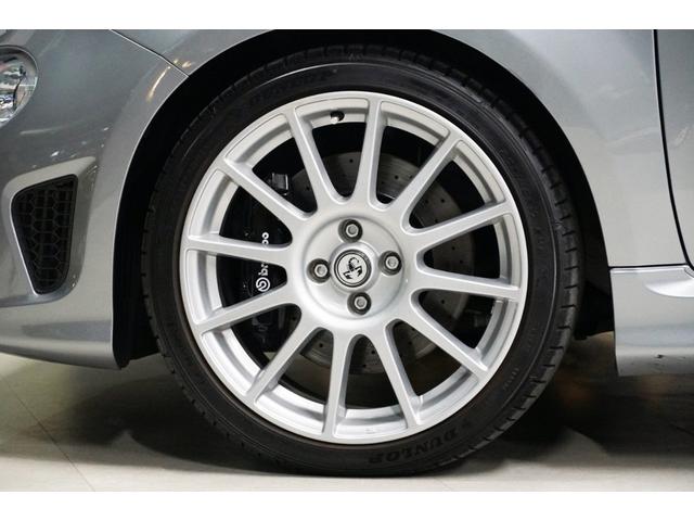 アバルト695 リヴァーレ ベースグレード 社外ナビ・TV/バックカメラ/専用カラー/専用インテリアトリム/アクラポ/17インチAW(4枚目)