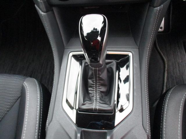 当社プロのコーティング技師が在籍しております。新車ディーラー様からのご依頼も多く頂いております。ポリマー加工・ガラスコーティング・ヘッドライト研磨&コーティングなど、なんでもご相談ください。