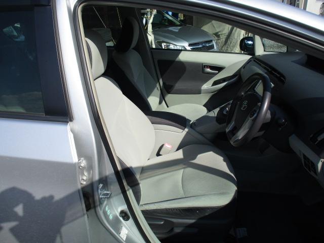 プリウス S LEDエディション 特別仕様車 SDナビ 地デジ CD バックカメラ スマートキー プッシュスタート ETC 純正15アルミ LEDライト フォグ ウインカー付きミラー オートエアコン ドアバイザー プライバシーガラス(4枚目)