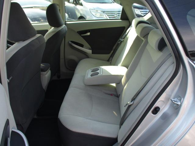 プリウス S LEDエディション 特別仕様車 SDナビ 地デジ CD バックカメラ スマートキー プッシュスタート ETC 純正15アルミ LEDライト フォグ ウインカー付きミラー オートエアコン ドアバイザー プライバシーガラス(6枚目)